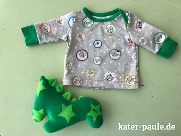 title Schlupfshirt Babyshirt Longsleeve nach Klimperklein aus Jersey von Bilderbuch-Stoff und Nils' Planet